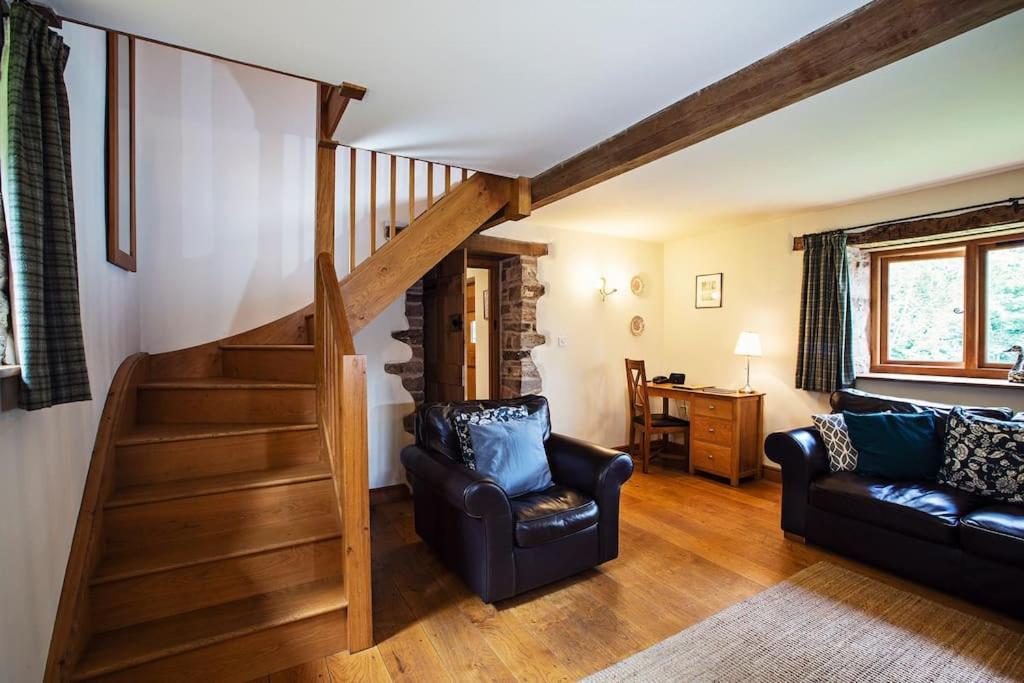 Cabalva Mill Cottage - Very Private And With Views Over The River Wye Clifford Exteriör bild